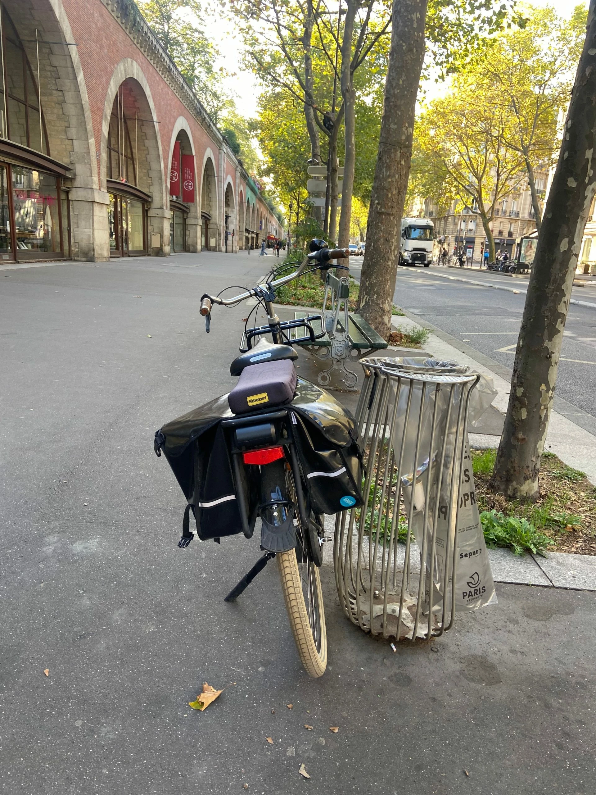 Vélo Hollandais électrique Noir Amsterdam Air – Image 5